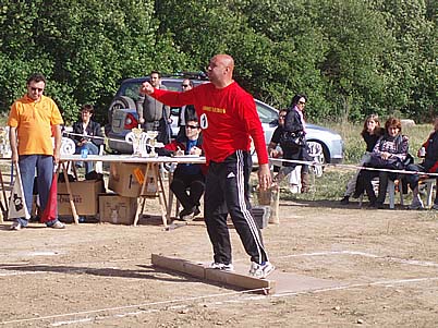 Carlos Pardos en uno de sus lanzamientos